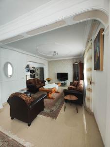 TV a/nebo společenská místnost v ubytování Schickes 110qm Ferienhaus in Nähe VW, Messe,DEZ und Orangerie