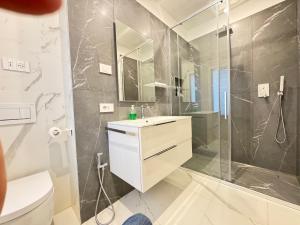 Ένα μπάνιο στο VILLA Porto Garibaldi +14 φωτογραφίες