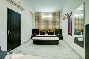 Ένα ή περισσότερα κρεβάτια σε δωμάτιο στο Hotel O J Classic