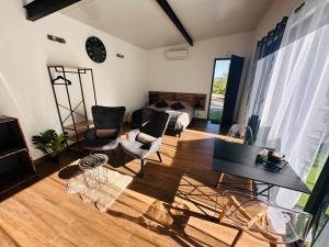 a living room with a table and chairs at La loge de Lya in Gagnières