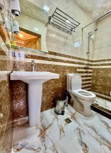 Kirch Hotel & Restaurant的一间浴室