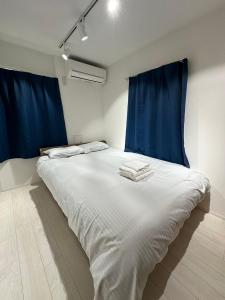 Ένα ή περισσότερα κρεβάτια σε δωμάτιο στο 新築OPEN GREW OJI residence102