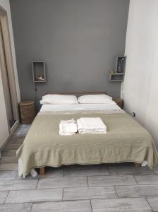 a bedroom with a bed with two towels on it at Green Art Studios in Rome