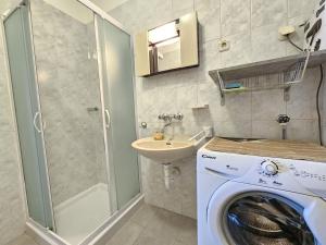 Koupelna v ubytování LEO APT NV - Apartment for 6-7 persons with balcony