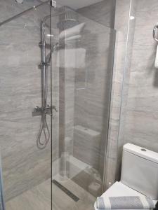 Koupelna v ubytování Plaza Hotel + 37 fotografií