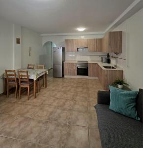Kuchyň nebo kuchyňský kout v ubytování Apartment Playa las Vistas