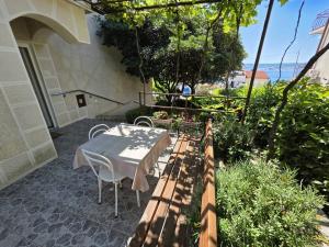 Aed väljaspool majutusasutust LEO ROOM 1 NV - Room for 2 persons with bathroom and balcony (no kitchen) +5 fotot