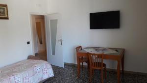 A television and/or entertainment centre at Agriturismo La Lobra