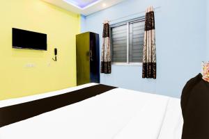 TV a/nebo společenská místnost v ubytování Hotel O The Orchid Residency