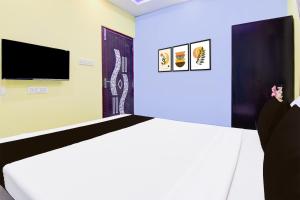 TV a/nebo společenská místnost v ubytování Hotel O The Orchid Residency