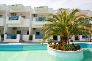 The swimming pool at or close to Smaro Studios