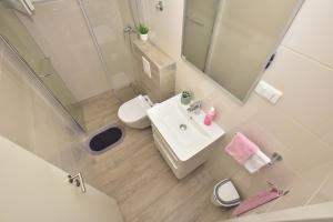 Ένα μπάνιο στο Anka Apartments +28 φωτογραφίες