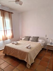 Łóżko lub łóżka w pokoju w obiekcie Las Casas de Las Flores