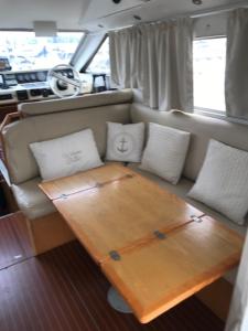 a living room with a wooden table in a boat at une place au soleil in Cannes +1 photo