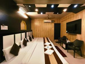 Posezení v ubytování Hotel Pardesi,Har ki pauri Road Haridwar