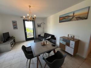 TV a/nebo společenská místnost v ubytování Appartement vue mer imprenable.