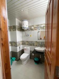 Koupelna v ubytování aKumar Way Inn