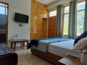 Postel nebo postele na pokoji v ubytování aKumar Way Inn