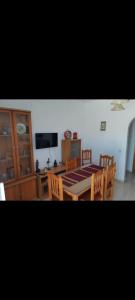 a dining room with a table and chairs at Bonita casa de campo in Málaga