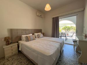 A bed or beds in a room at Nikos Studios