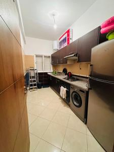 Kuchyň nebo kuchyňský kout v ubytování Appartement spacieux