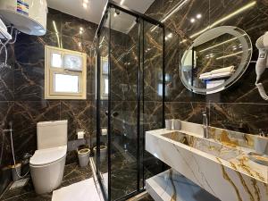 Ένα μπάνιο στο New Cairo Chic Studio 4 +15 φωτογραφίες