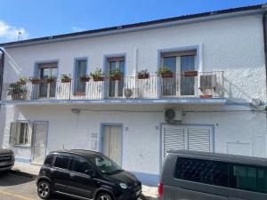 a black van parked in front of a white building at CASE DEL MAR nel centro storico in Santa Teresa Gallura