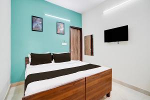 Postel nebo postele na pokoji v ubytování Hotel O Anmol Residency