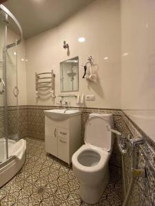 a bathroom with a toilet and a sink and a tub at Отель Диёр Плюс in Samarkand +16 photos