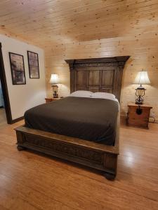 Postel nebo postele na pokoji v ubytování Crescent motel