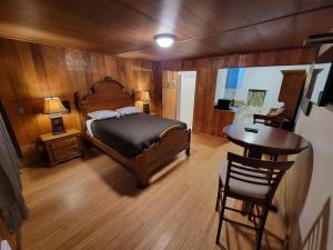 Postel nebo postele na pokoji v ubytování Crescent motel