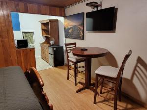 Kuchyň nebo kuchyňský kout v ubytování Crescent motel