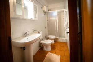 A bathroom at Residence Stella Maris Még 23 kép