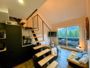 A kitchen or kitchenette at Le Duplex - Cosy & Vue Montagnes