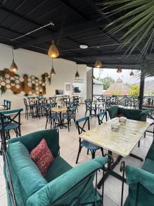a patio with tables and chairs and a table and chairs at VILLAS EL ENCANTO in Jalpan