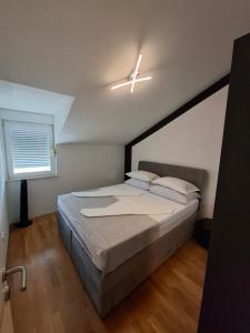 Postel nebo postele na pokoji v ubytování Apartment Tin