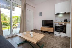 Kuchyň nebo kuchyňský kout v ubytování Ethra Apartment