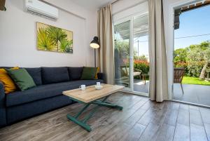 Posezení v ubytování Ethra Apartment