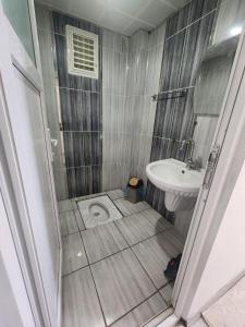 A bathroom at VATAN SUİT