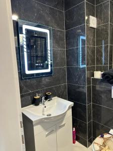 a bathroom with a sink and a mirror at Apartman Z13, Ljubuški in Ljubuški