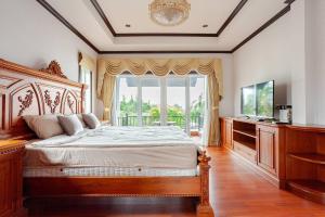 a bedroom with a large bed and a window at Luxury Iconic Royal Boat Pool Villa North Pattaya in Pattaya Central +72 photos