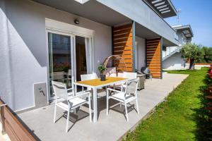 Zahrada ubytování Ethra Apartment
