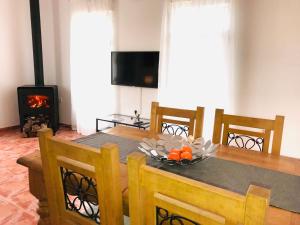 TV a/nebo společenská místnost v ubytování Villa Estrella with private pool, max 5 persons