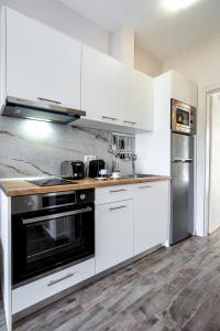 Kuchyň nebo kuchyňský kout v ubytování Ethra Apartment