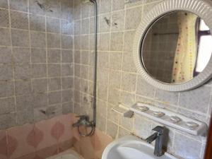 Koupelna v ubytování Al Khaima Hotel