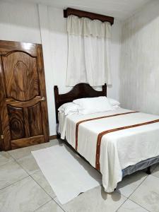 Ένα ή περισσότερα κρεβάτια σε δωμάτιο στο Hostal casa luna