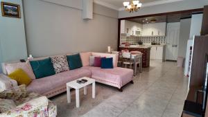 a living room with a pink couch and a table at Modern design house in the heart of Marmaris in Marmaris +20 photos