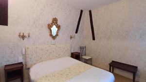 Postel nebo postele na pokoji v ubytování Hotel Montsegur