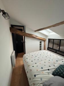 Giường trong phòng chung tại Appartement cosy et équipé
