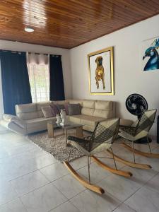 Gallery image of Casa con tres dormitorios y garaje in Montería